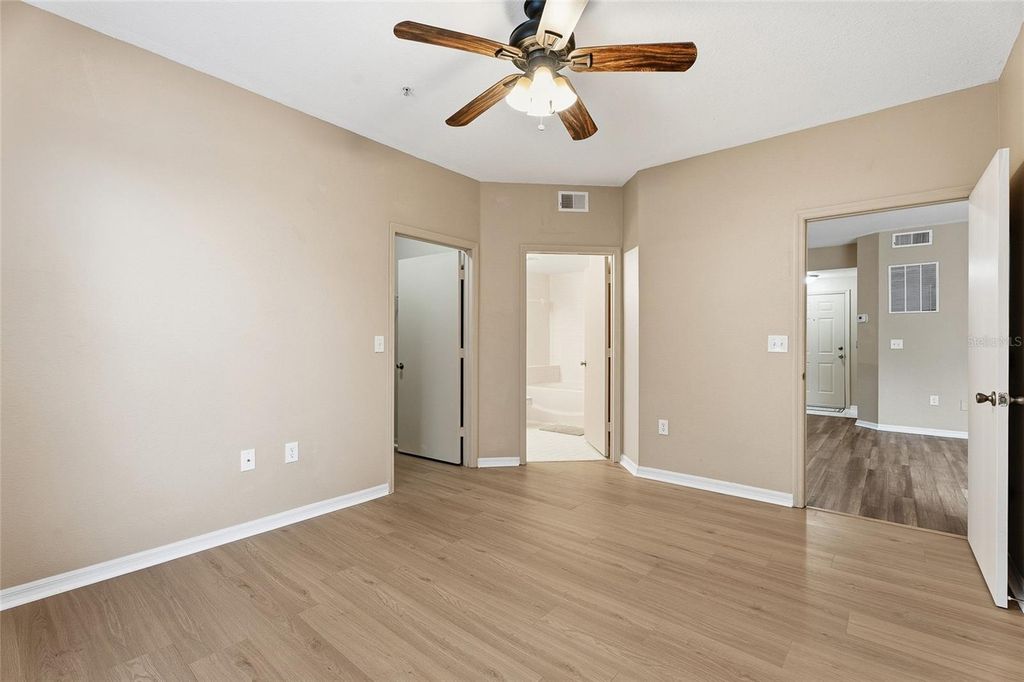 Image 11 of property listing at 5512 METROWEST BOULEVARD 201, Orlando, FL 32811