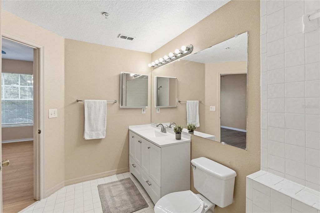 Image 14 of property listing at 5512 METROWEST BOULEVARD 201, Orlando, FL 32811