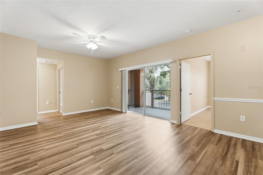 Image 15 of property listing at 5512 METROWEST BOULEVARD 201, Orlando, FL 32811