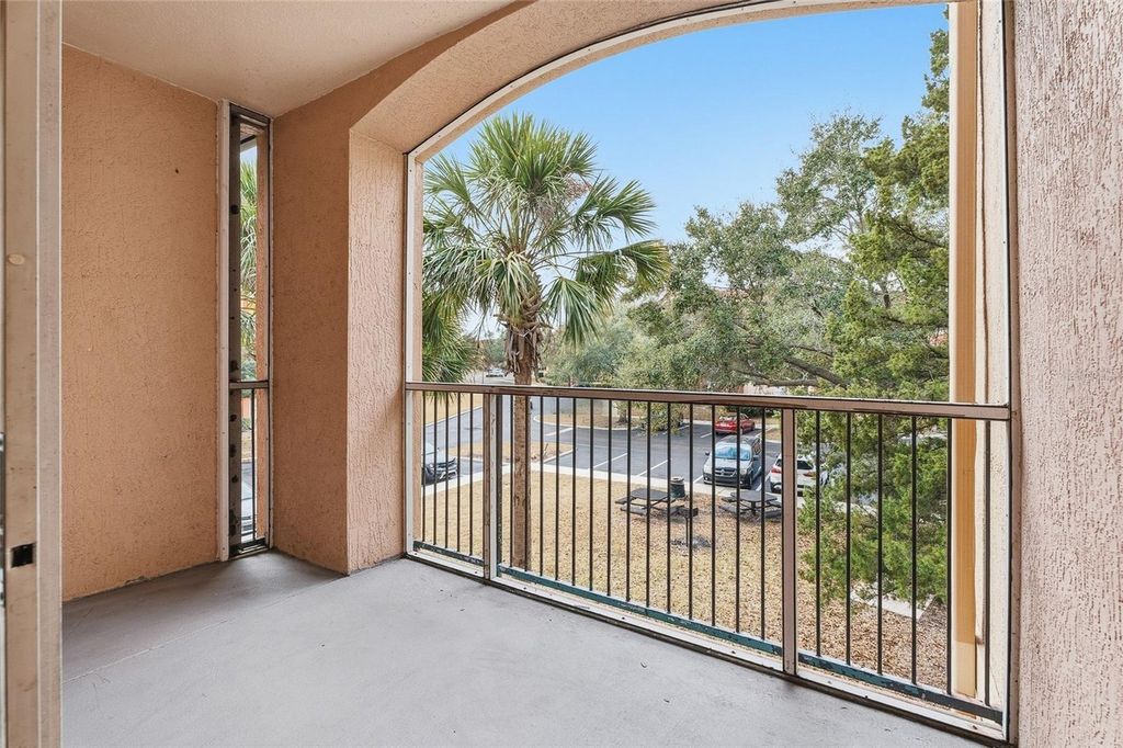 Image 17 of property listing at 5512 METROWEST BOULEVARD 201, Orlando, FL 32811