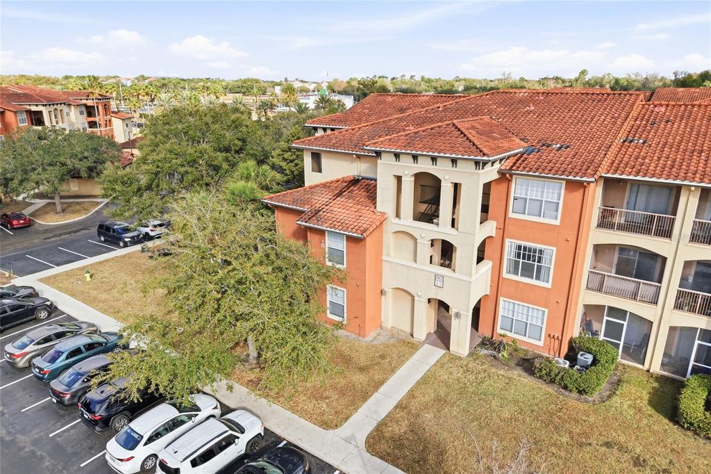 Image 26 of property listing at 5512 METROWEST BOULEVARD 201, Orlando, FL 32811