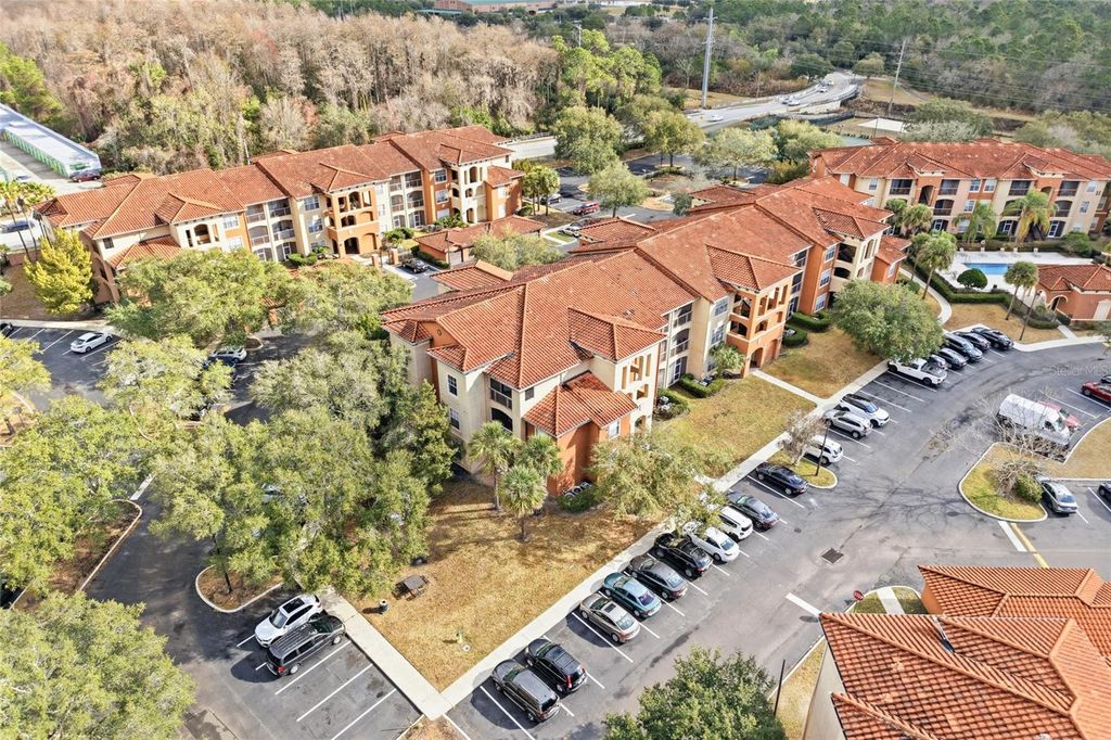 Image 27 of property listing at 5512 METROWEST BOULEVARD 201, Orlando, FL 32811