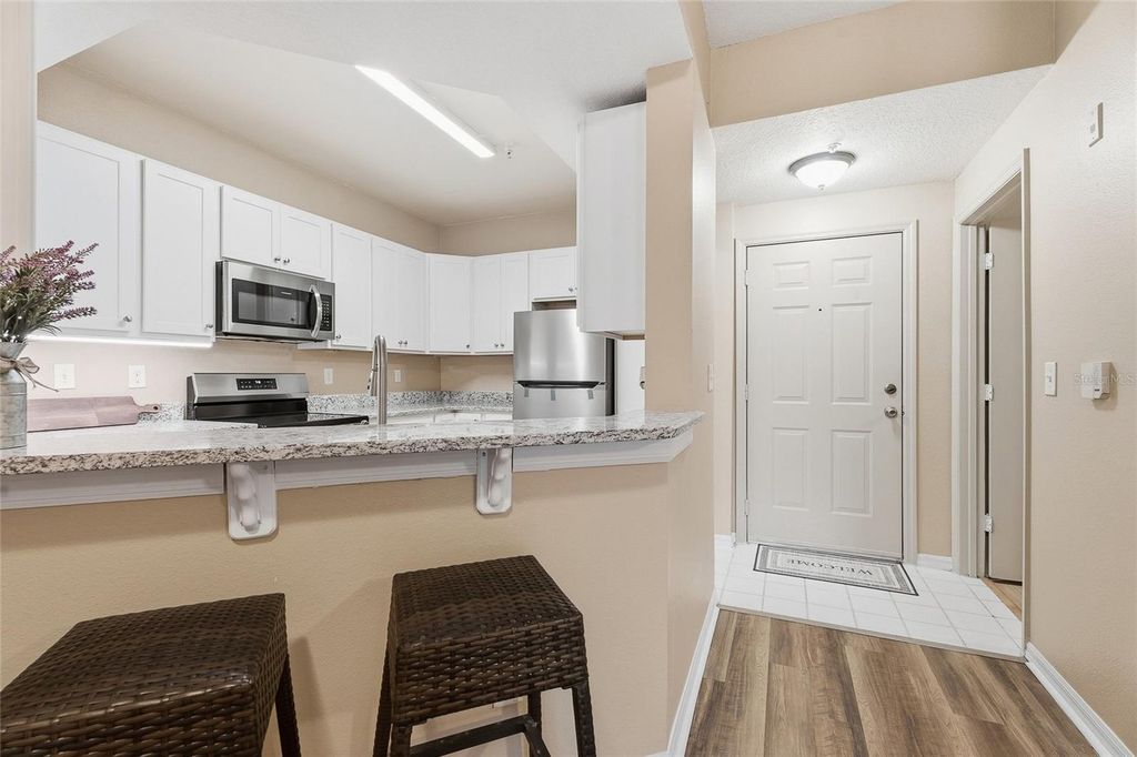 Image 7 of property listing at 5512 METROWEST BOULEVARD 201, Orlando, FL 32811