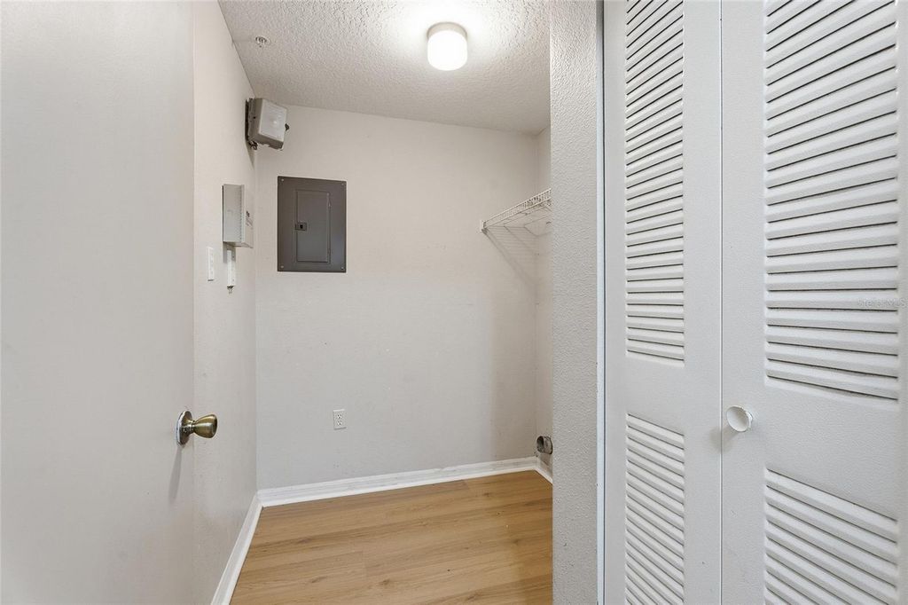 Image 8 of property listing at 5512 METROWEST BOULEVARD 201, Orlando, FL 32811