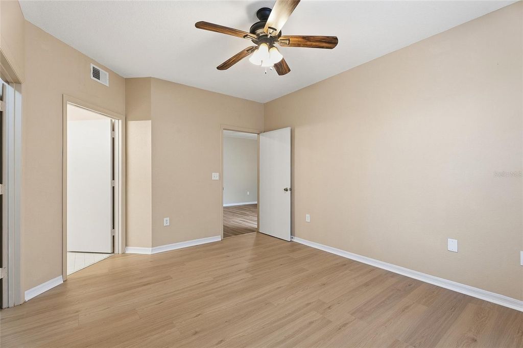 Image 10 of property listing at 5512 METROWEST BOULEVARD 201, Orlando, FL 32811