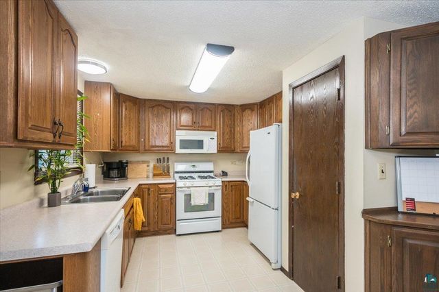 6521 Hughitt Ave, Superior, WI 54880