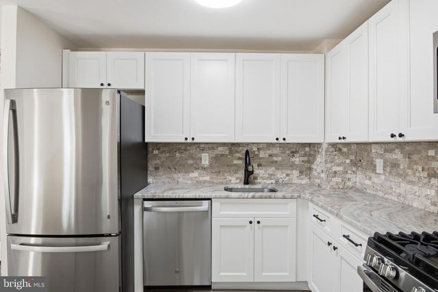 903 CRICKET LN, Woodbridge, NJ 07095