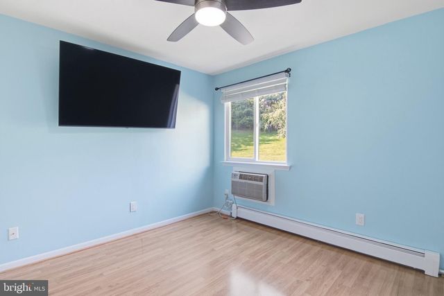 903 CRICKET LN, Woodbridge, NJ 07095