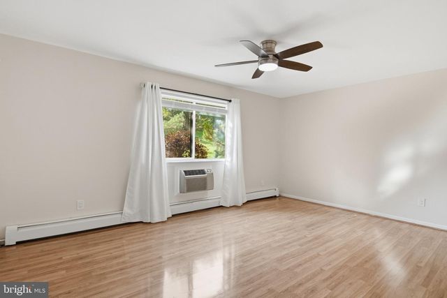 903 CRICKET LN, Woodbridge, NJ 07095