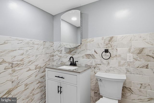 903 CRICKET LN, Woodbridge, NJ 07095