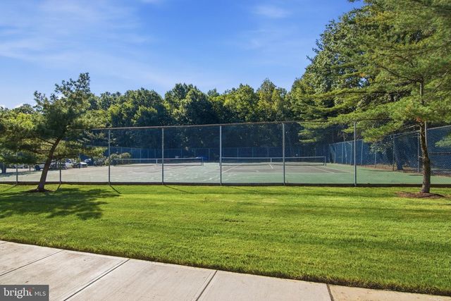 903 CRICKET LN, Woodbridge, NJ 07095