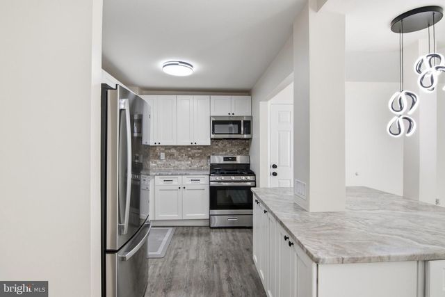 903 CRICKET LN, Woodbridge, NJ 07095