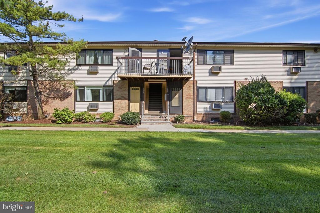 903 CRICKET LN, Woodbridge, NJ 07095