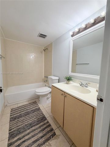 505 S Pine Island Road 208B, Plantation, FL 33324