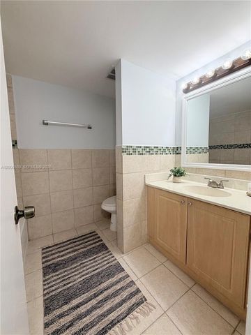505 S Pine Island Road 208B, Plantation, FL 33324