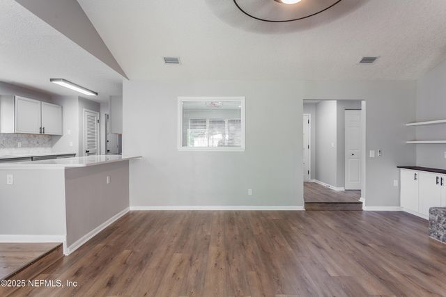 1515 W POINTER Drive W, Jacksonville, FL 32221