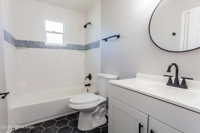 1515 W POINTER Drive W, Jacksonville, FL 32221