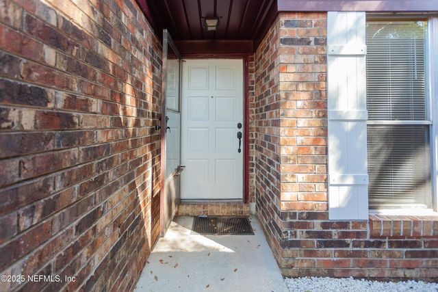 1515 W POINTER Drive W, Jacksonville, FL 32221