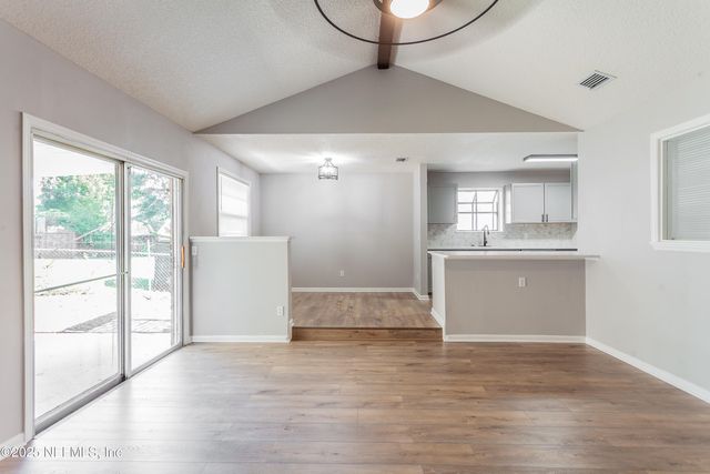 1515 W POINTER Drive W, Jacksonville, FL 32221