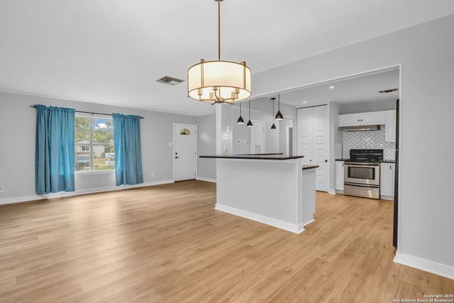 8211 Berrycreek, San Antonio, TX 78218