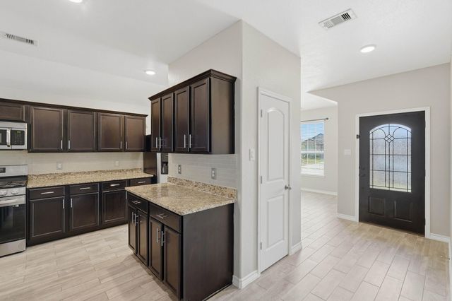 9431 Paloma Creek Drive, Tomball, TX 77375