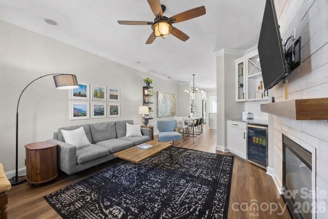 444 Hurston Circle, Charlotte, NC 28208