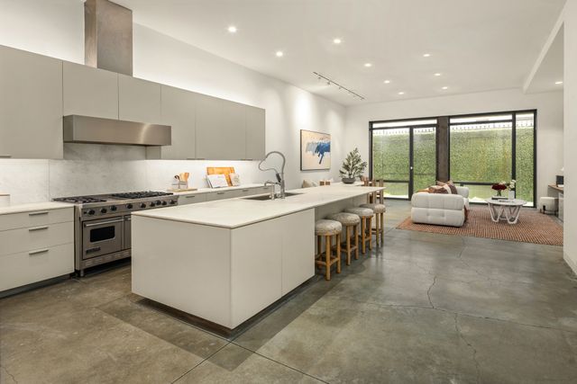 178 E 73rd Street, New York City, NY 10021