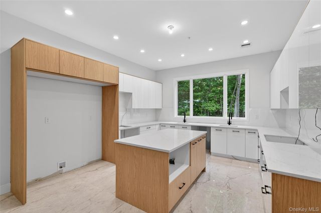 6 San Antonio Circle 102, Monroe, NY 10950