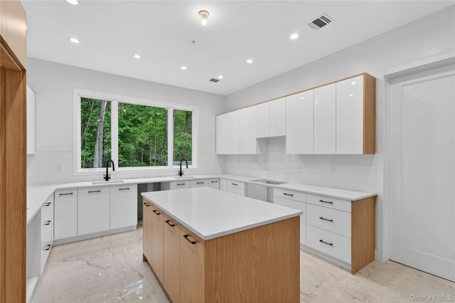 6 San Antonio Circle 102, Monroe, NY 10950