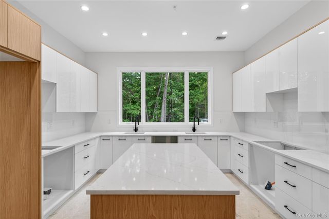 6 San Antonio Circle 102, Monroe, NY 10950