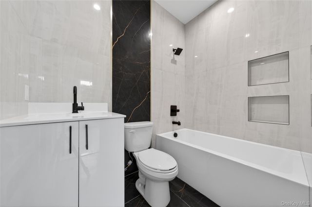 6 San Antonio Circle 102, Monroe, NY 10950