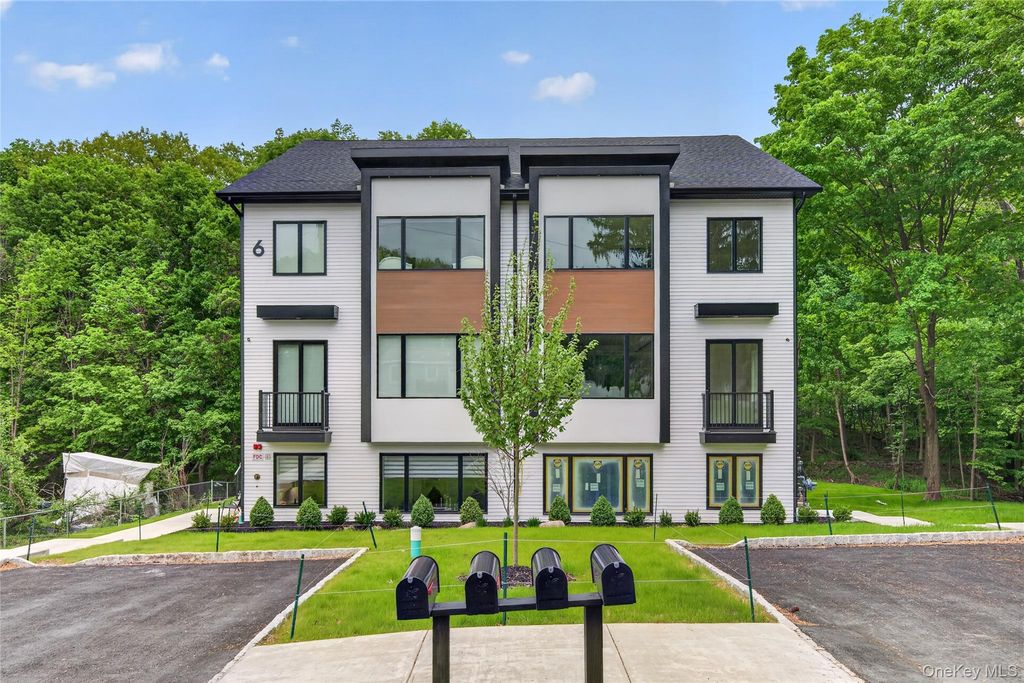 6 San Antonio Circle 102, Monroe, NY 10950