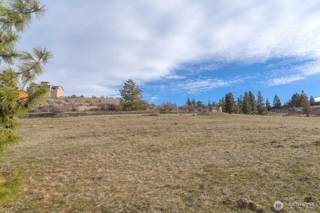 320 Paintbrush Road, Chelan, WA 98816