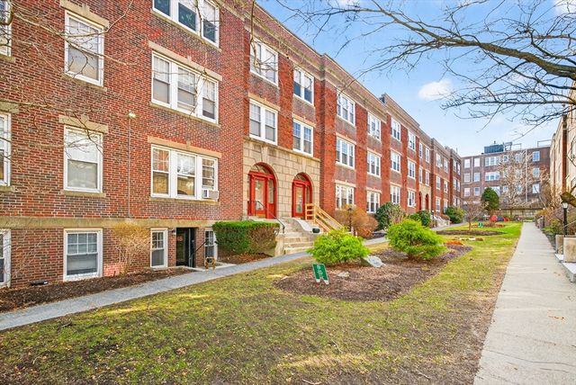 36 Saint Paul St B, Brookline, MA 02446