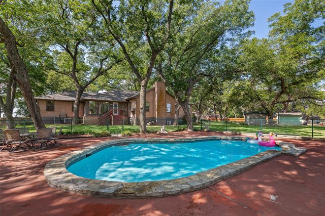 1820 Long Creek Court, Granbury, TX 76049