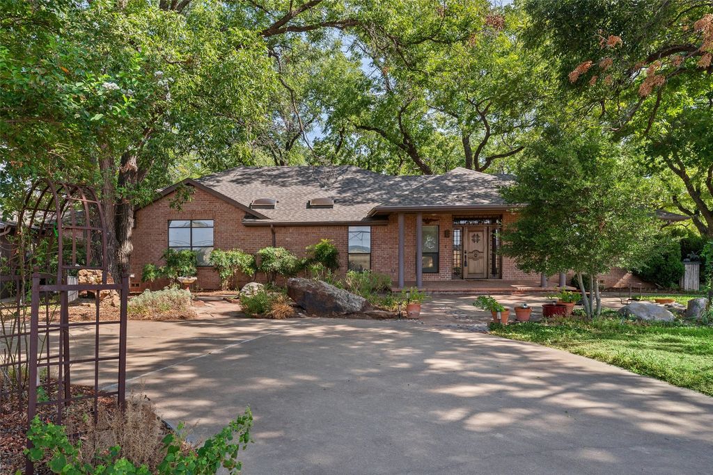 1820 Long Creek Court, Granbury, TX 76049 — photo 2