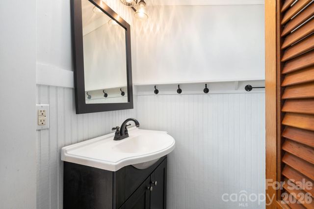 127 Shelburne Road, Asheville, NC 28806