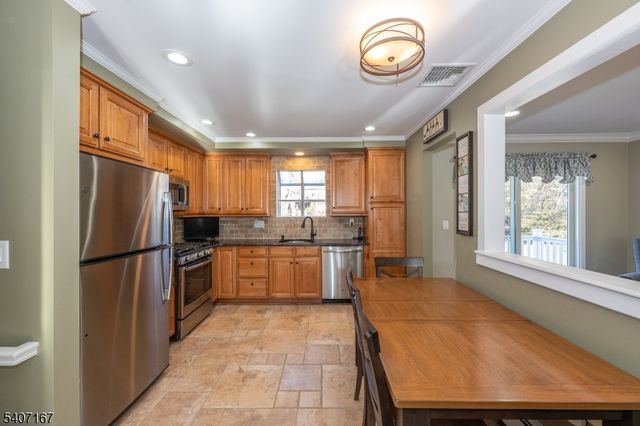 51 Carlisle Rd, Wayne Twp., NJ 07470