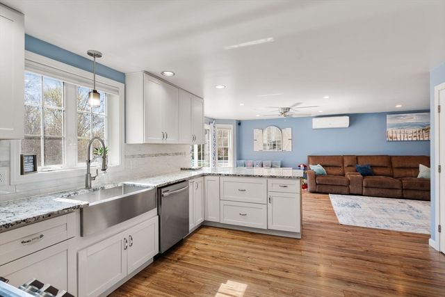 47 Colleens Way, Attleboro, MA 02703