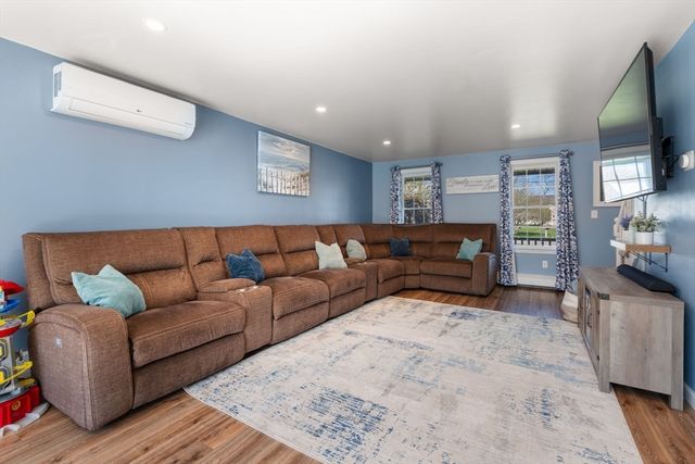 47 Colleens Way, Attleboro, MA 02703