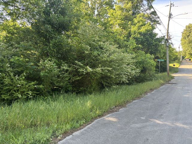 506 Martin Dr, Columbia, TN 38401