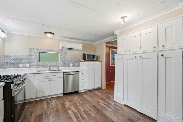 6952 Burrell Ln, Pensacola, FL 32503