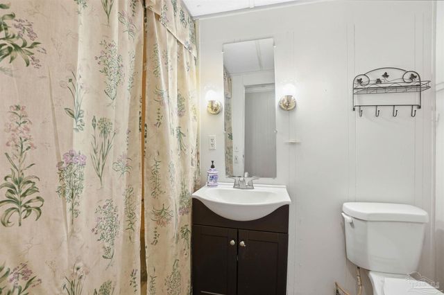 6952 Burrell Ln, Pensacola, FL 32503