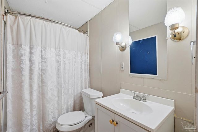 6952 Burrell Ln, Pensacola, FL 32503