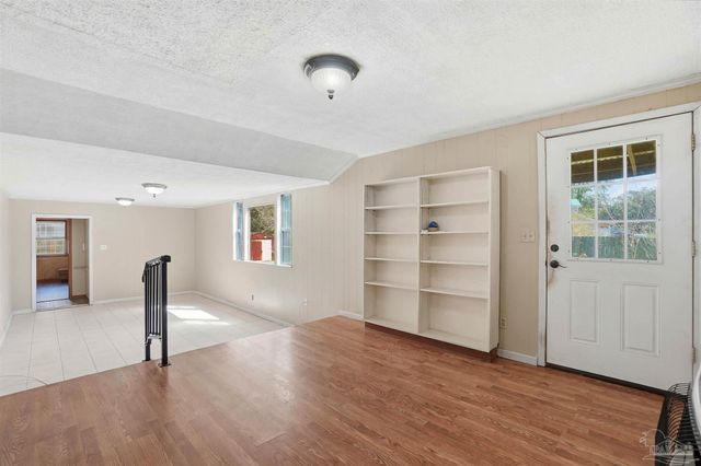 6952 Burrell Ln, Pensacola, FL 32503