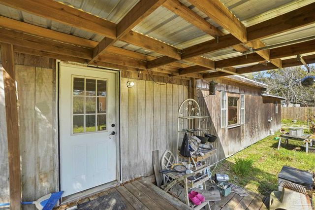 6952 Burrell Ln, Pensacola, FL 32503