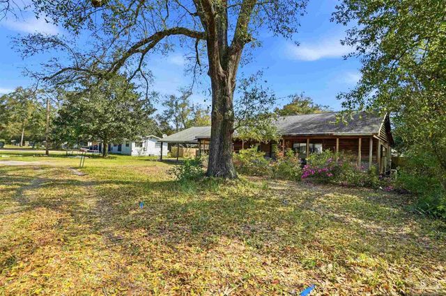 6952 Burrell Ln, Pensacola, FL 32503