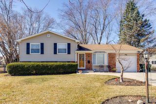 996 N Apple Tree Court, Palatine, IL 60067