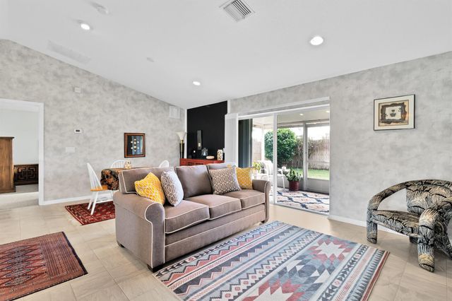 547 High Hawk Circle, Vero Beach, FL 32962