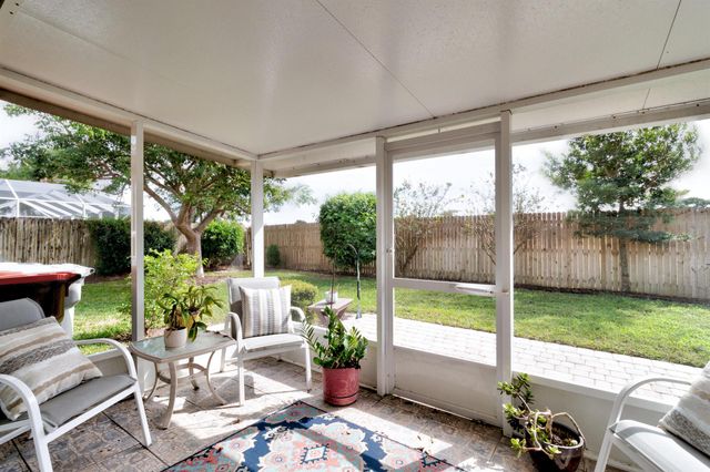 547 High Hawk Circle, Vero Beach, FL 32962